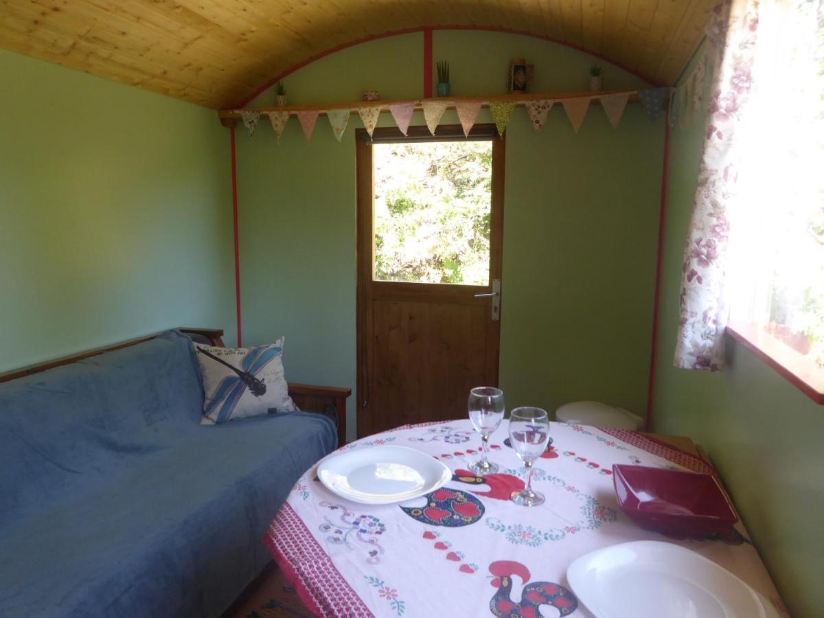 Rosa The Cosy Cabin - Gypsy Wagon - Shepherds Hut, River Views Off-Grid Eco Living Vila Pedrogao Grande Exterior foto