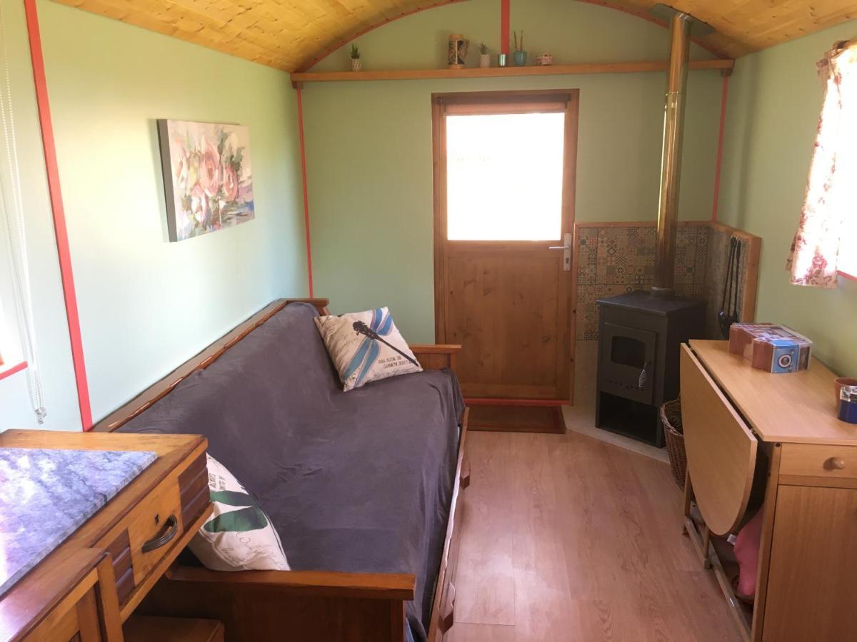 Rosa The Cosy Cabin - Gypsy Wagon - Shepherds Hut, River Views Off-Grid Eco Living Pedrogao Grande Exterior foto